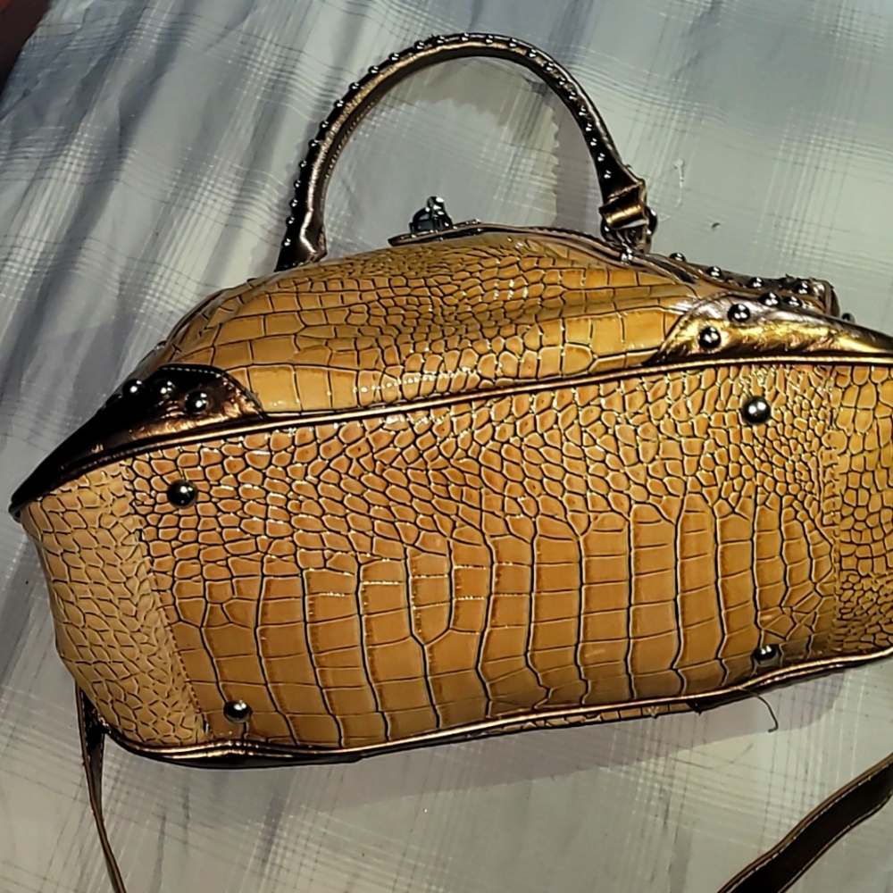 A pocket book and or, referred to as hand bag - Picture 2 of 4